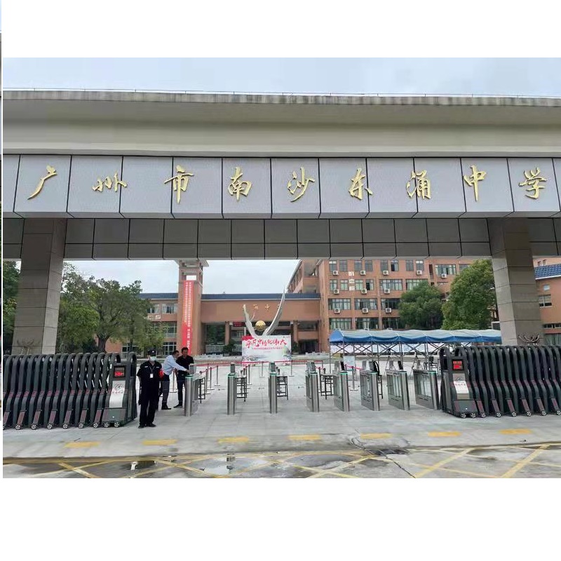 Cancelli barriera altalena e Le bollard automatiche sono installate in Dongchong scuole medie